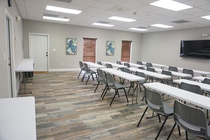 More Photos Of 3298 Summit, Pensacola Office For Lease