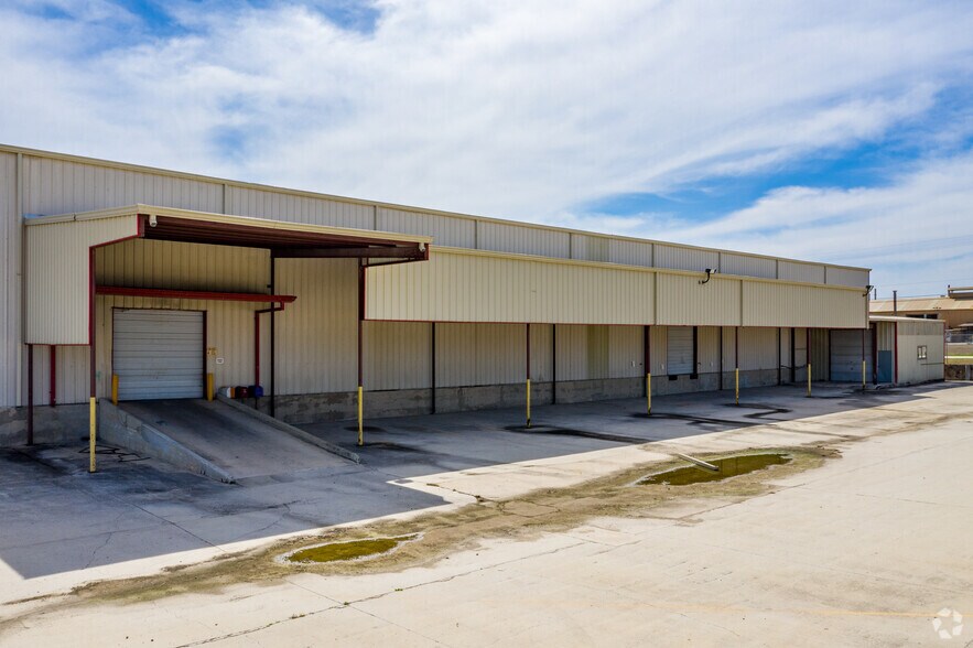 More Photos Of 5885 E Houston St, San Antonio Warehouse For Lease