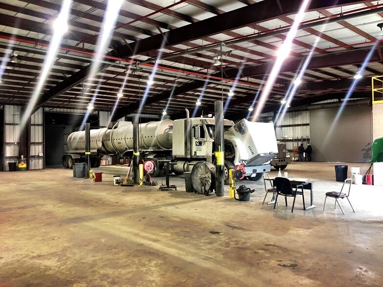 More Photos Of 9007 N US Hwy 59, Victoria Warehouse For Sale