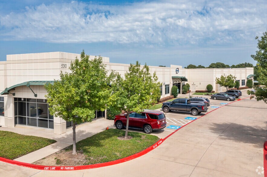 More Photos Of 530 E Corporate Dr, Lewisville Research And Development For Lease
