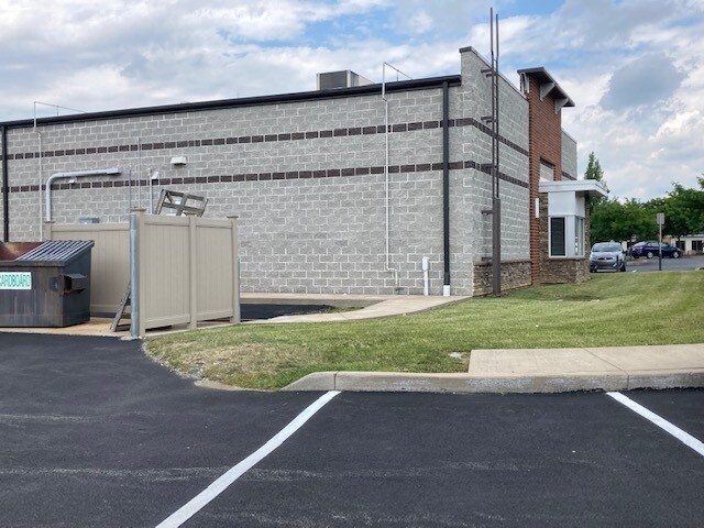 More Photos Of 1002 Logan Blvd, Altoona Freestanding For Lease