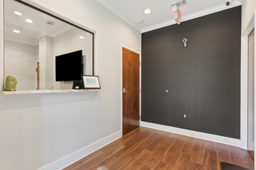 More Photos Of 1927 Columbus Ave, Waco Office For Sale