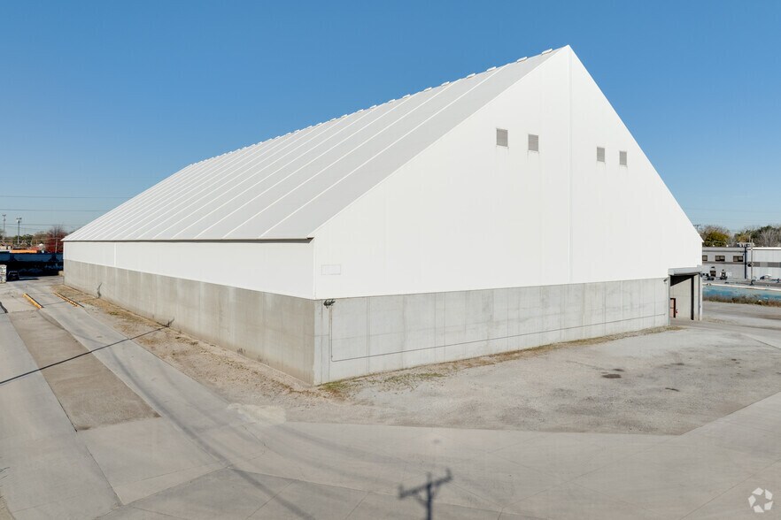 More Photos Of 3020 E 104th St, Chicago Warehouse For Lease