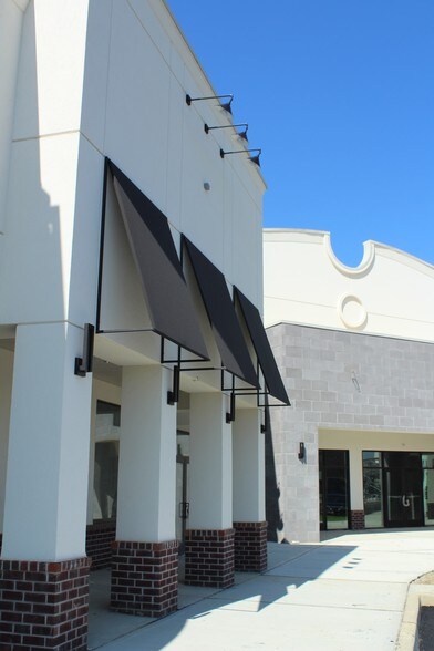 More Photos Of 10 America Ave, Lakewood Freestanding For Lease