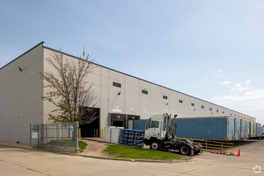 More Photos Of 11101 Franklin Ave, Franklin Park Distribution For Lease