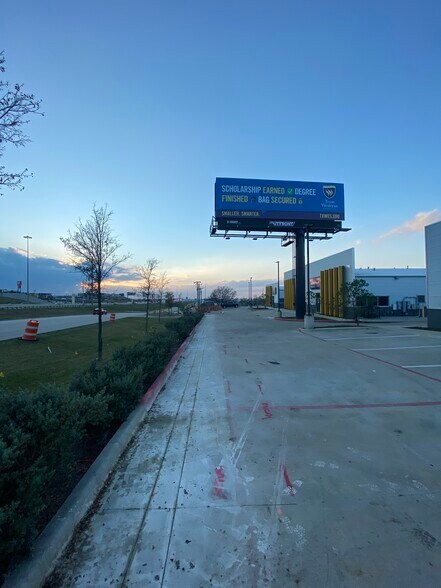 More Photos Of 3111 IH 30, Dallas Light Distribution For Lease