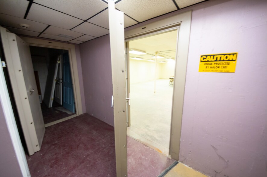 More Photos Of 3001 Taylor Springs Dr, Louisville Office For Sale