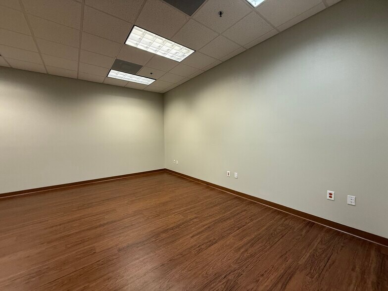 More Photos Of 1743 Park Center Dr, Orlando Medical For Lease