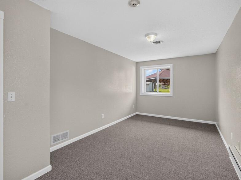 More Photos Of 200 S 4th St, Kawkawlin Assisted Living For Sale