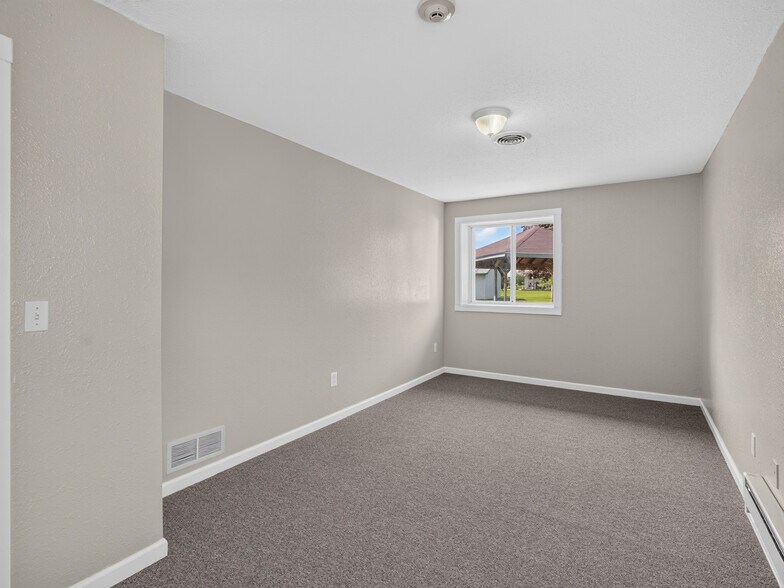 More Photos Of 200 S 4th St, Kawkawlin Assisted Living For Sale