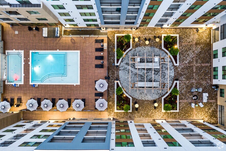 More Photos Of 101 W Morehead St, Charlotte Apartments For Lease