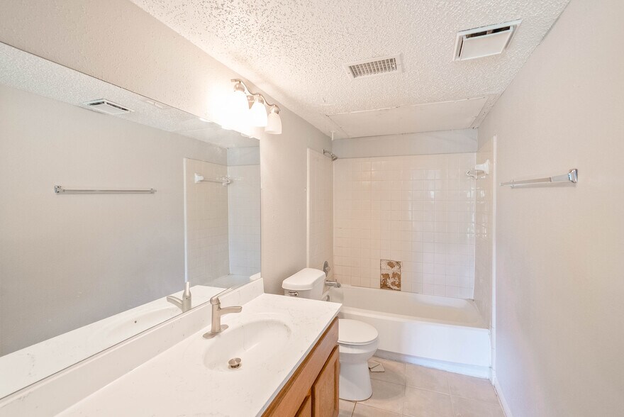 More Photos Of 1947 Greenbriar Colony Dr, Houston Apartments For Sale