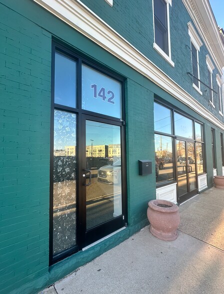 More Photos Of 140-142 W Pike St, Covington Storefront Retail Office For Lease