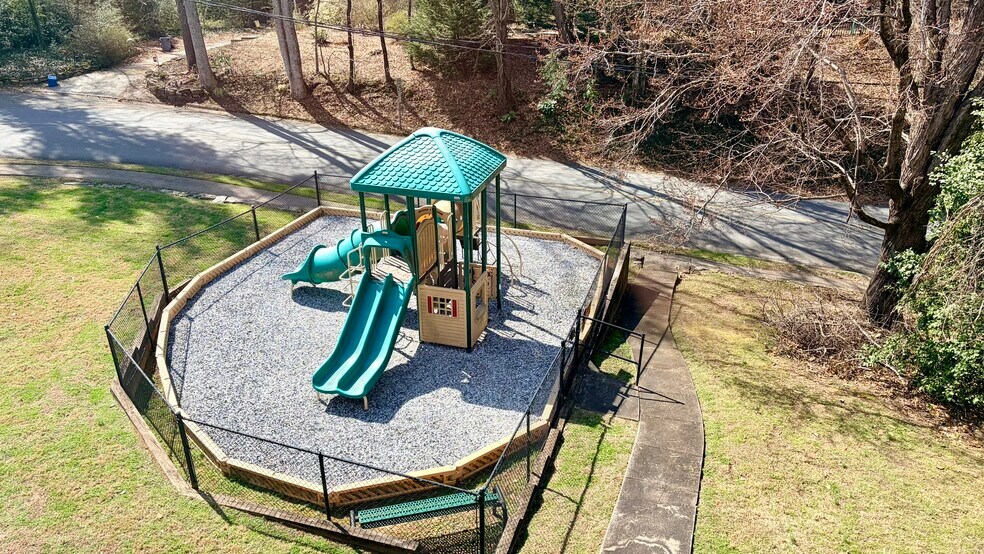 More Photos Of 195 New Market Rd, Tryon Religious Facility For Sale