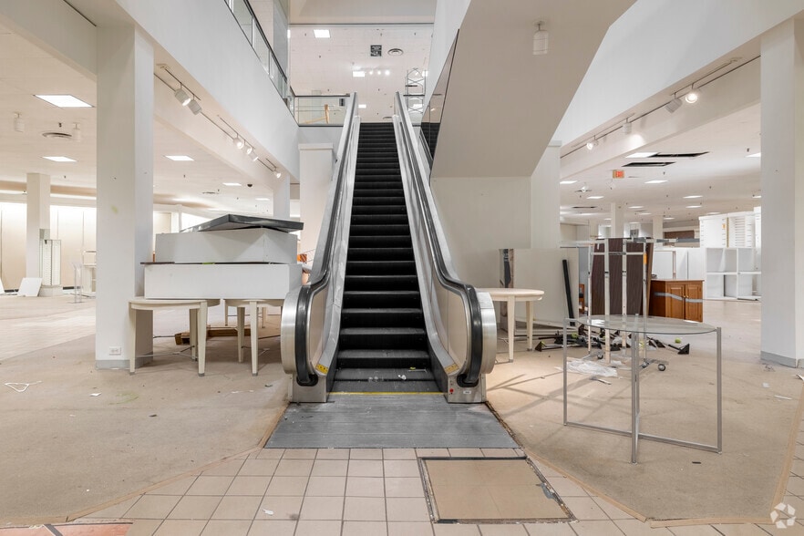 More Photos Of 1400-1420 N Parham Rd, Richmond Unknown For Lease