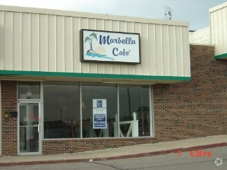 More Photos Of 200 W Greenway Ct, Derby Unknown For Lease