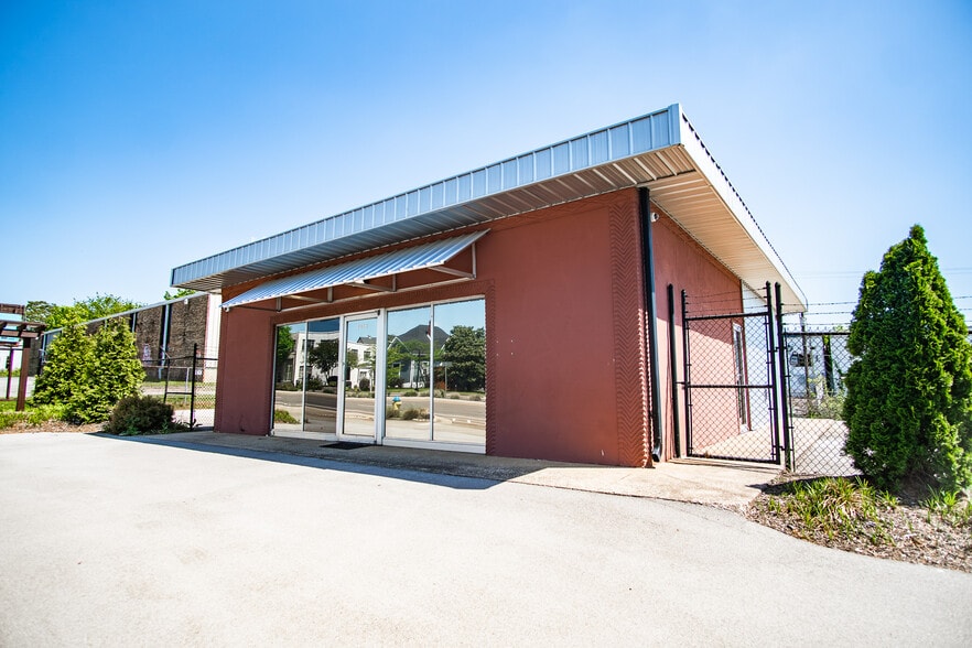 Primary Photo Of 1218 E Magnolia Ave, Knoxville Freestanding For Lease