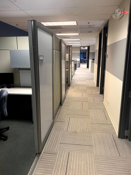 More Photos Of 6200-6250 Capitol Dr, Wheeling Flex For Lease