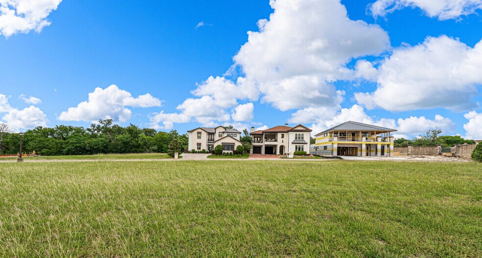 More Photos Of The Enclave, Waco Land For Sale