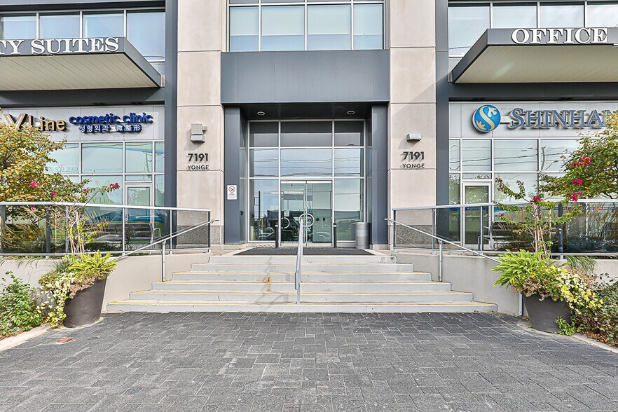 Primary Photo Of 7191 Yonge St, Markham Medical For Lease