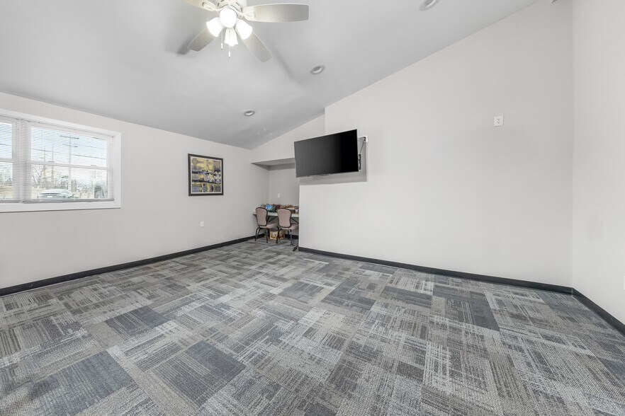 More Photos Of 212 Gateway Blvd, Westville Office Residential For Sale