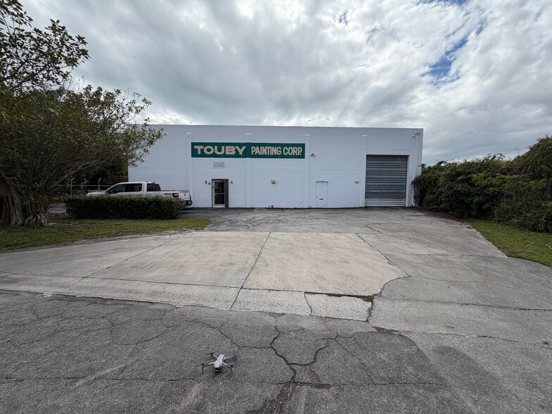 More Photos Of 100 NE 26th St, Miami Warehouse For Sale