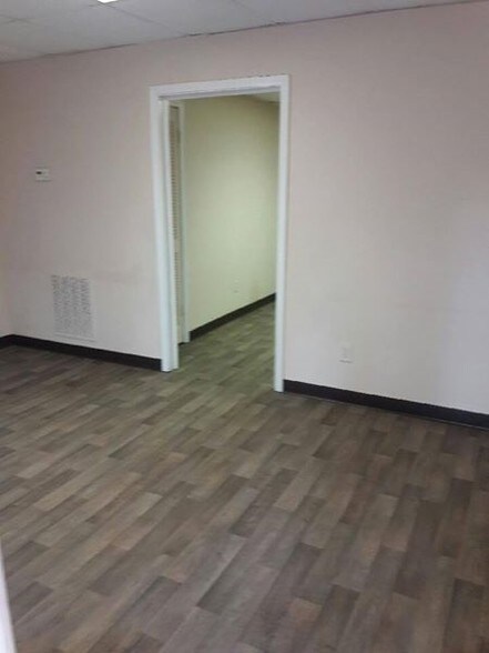 More Photos Of 2945 Stone Hogan Connector Rd, Atlanta Office Residential For Lease