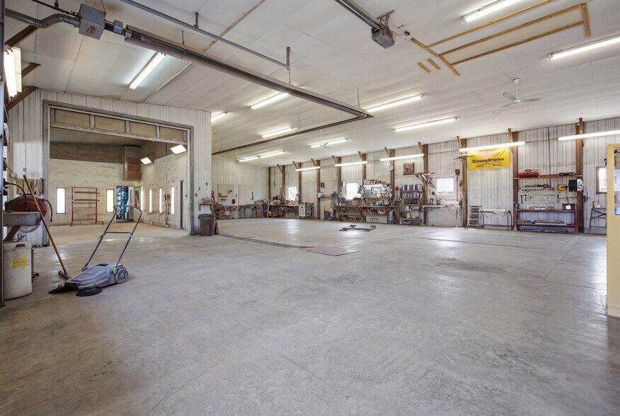 More Photos Of 202 W Cumberland Rd, Altamont Auto Dealership For Sale