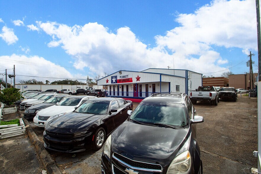 More Photos Of 120 E Mulberry St, Angleton Auto Dealership For Lease