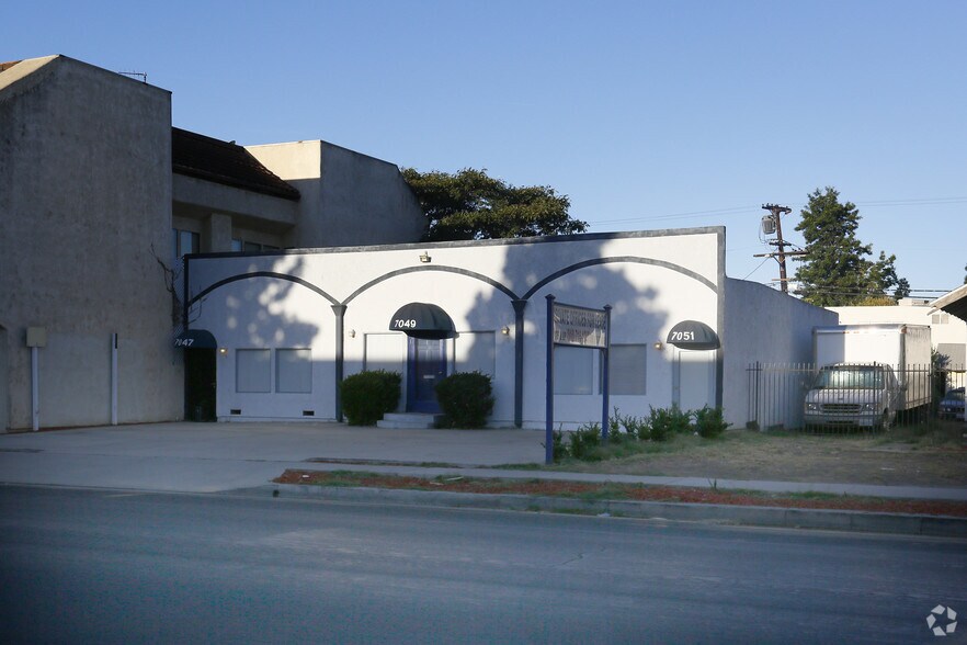 Primary Photo Of 7049 Owensmouth Ave, Canoga Park Office For Lease