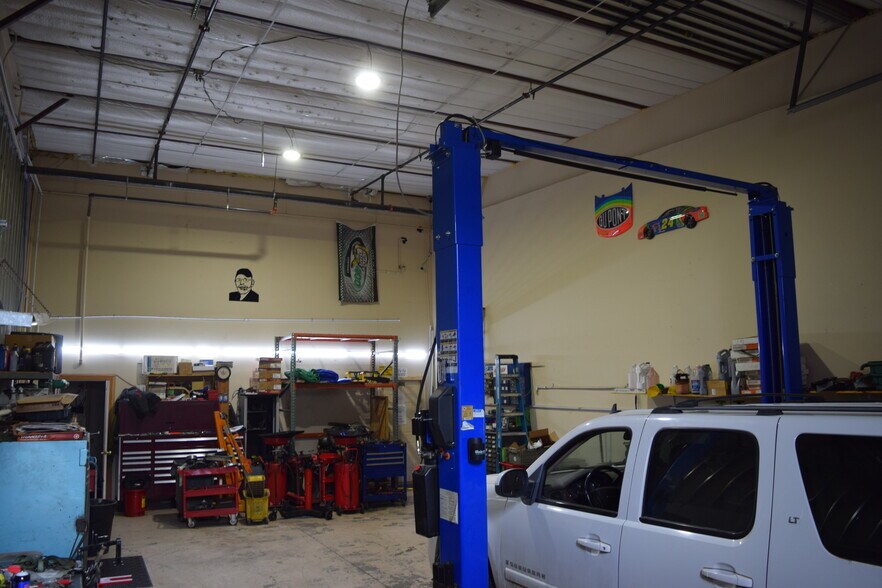 More Photos Of 520-536 W 66th St, Loveland Light Manufacturing For Sale
