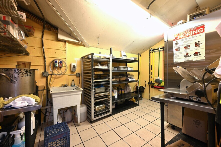 More Photos Of 22 Pine Hollow Rd, Oyster Bay Restaurant For Sale