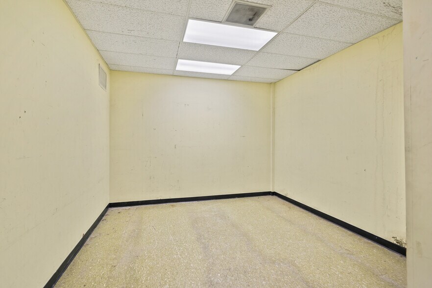 More Photos Of 6545 Normandy Blvd, Jacksonville Storefront Retail Office For Lease