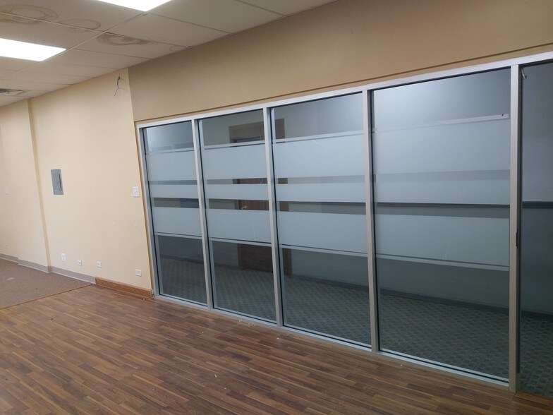 More Photos Of 9525 S 79th Ave, Hickory Hills Office For Lease