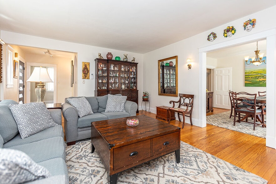 More Photos Of 404 Allegheny Ave, Towson Office For Sale