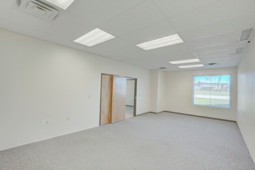 More Photos Of 2099 N Collins Blvd, Richardson Office For Lease