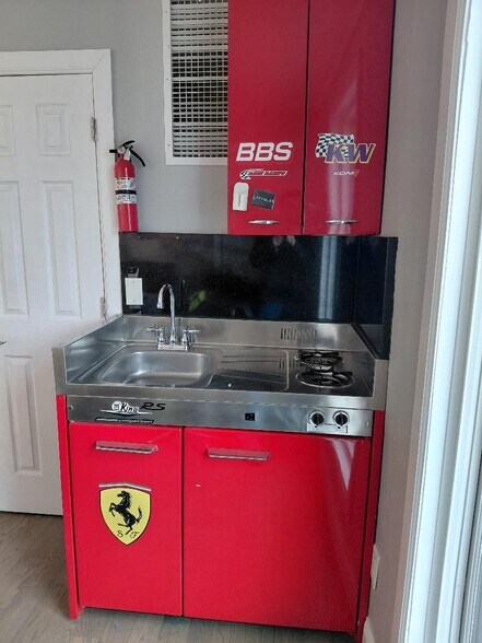 More Photos Of 422 Anderson Ave, Cliffside Park General Retail For Sale