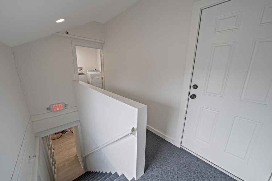 More Photos Of 136-138 Main St, Greenport Storefront Retail Residential For Sale