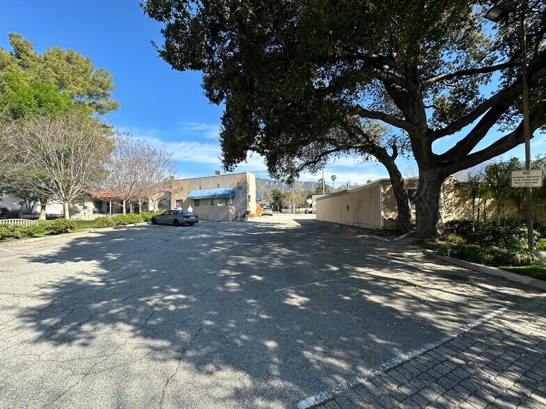 More Photos Of 814 Foothill Blvd, La Cañada Flintridge Storefront For Lease