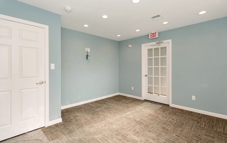 More Photos Of 760 Wellwood Ave, Lindenhurst Office For Sale