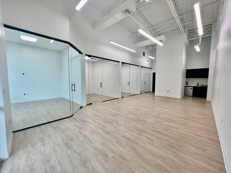 More Photos Of 11602 Lake Underhill Rd, Orlando Flex For Lease