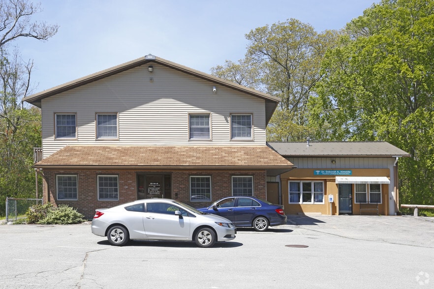 More Photos Of 946-948 American Legion Hwy, Westport Medical For Lease