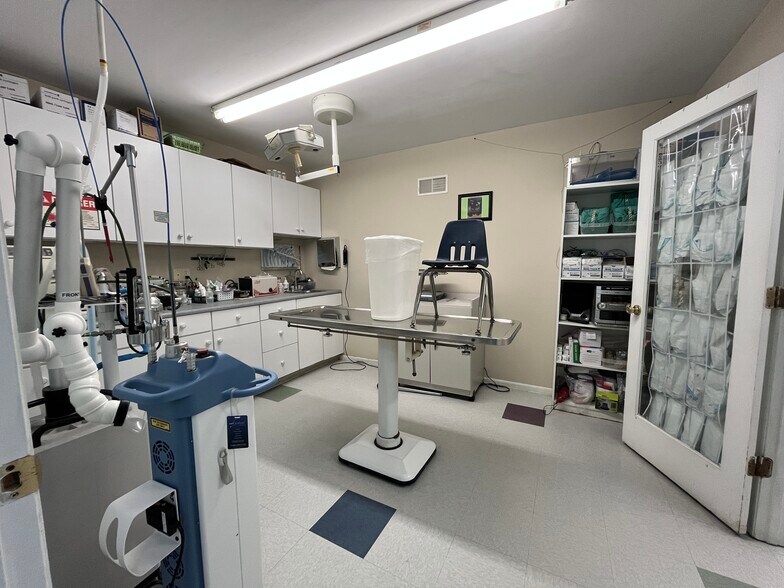 More Photos Of 1305 Black St, Pekin Flex For Sale