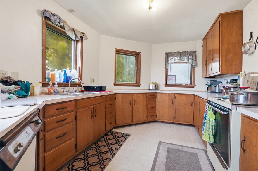 More Photos Of 120 N Main St, Medford Storefront For Sale