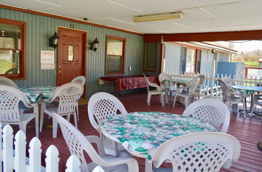 More Photos Of 42 Stockbridge Rd, West Stockbridge Hotel For Sale