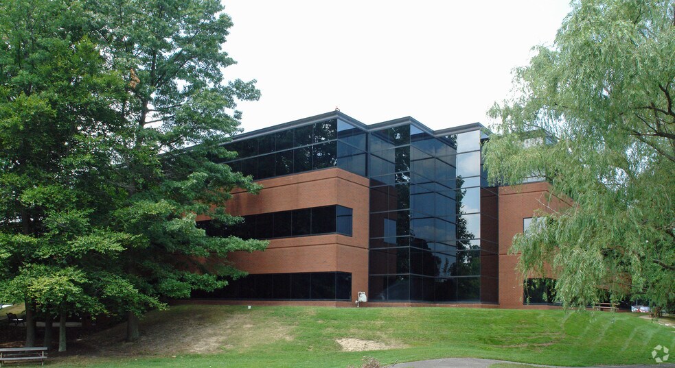 More Photos Of 800 Moorefield Park Dr, Richmond Office For Sale
