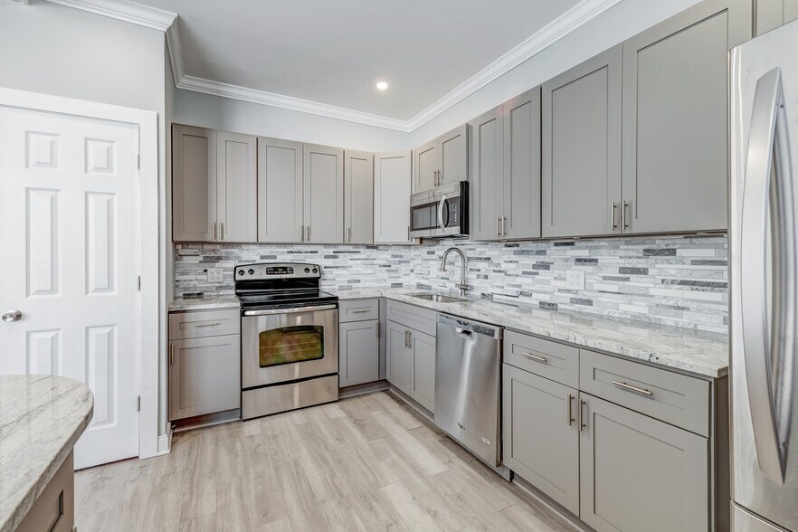 More Photos Of 404-408 Armada Rd S, Venice Apartments For Sale