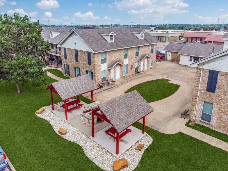 More Photos Of 6601-6701 May Dr, Waco Multifamily For Sale