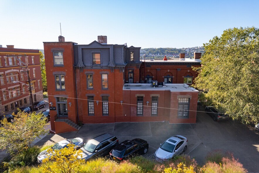 More Photos Of 1940 5th Ave, Pittsburgh Office For Sale