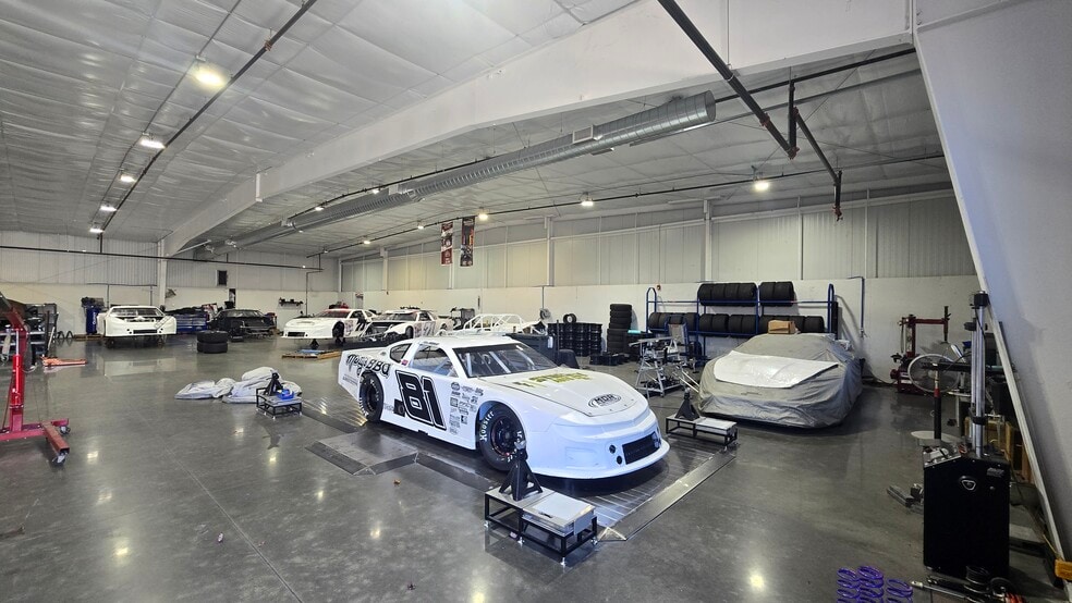 More Photos Of 197 Thunder Rd, Mooresville Light Distribution For Lease